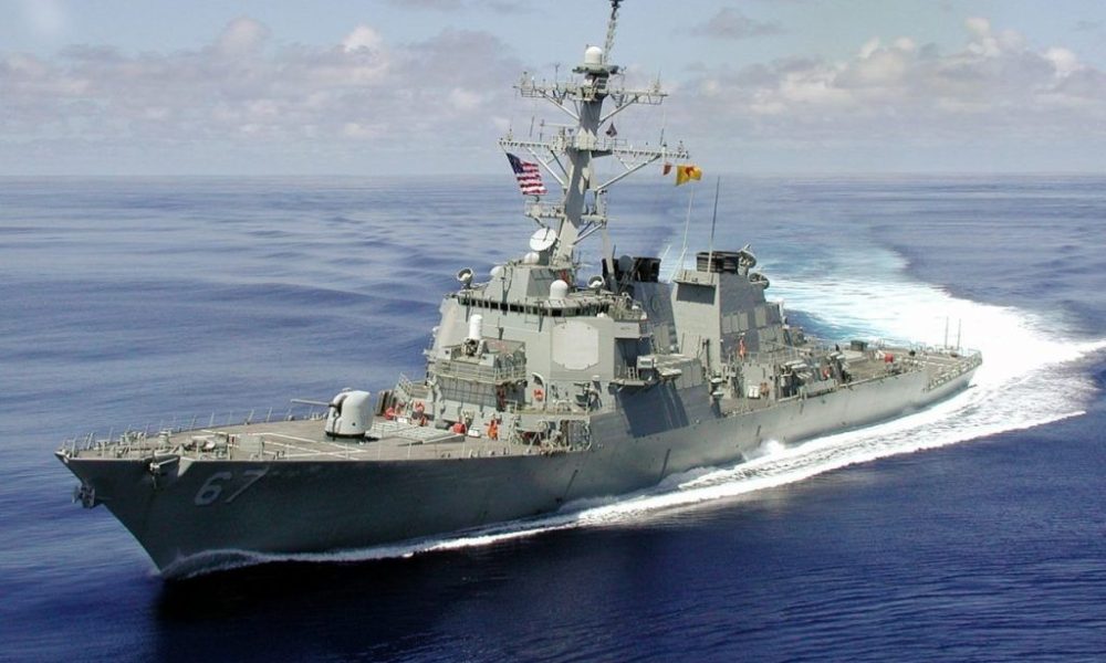 US Warship on High Alert Enters Taiwan Strait
