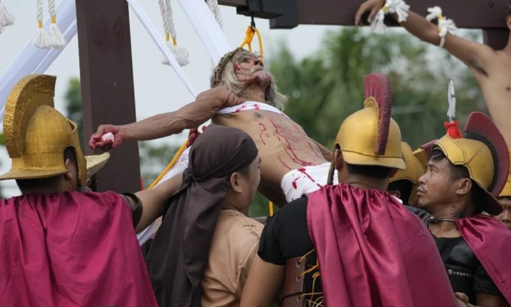 8 Catholic Devotees Nailed to Crosses For Good Friday in The Philippines