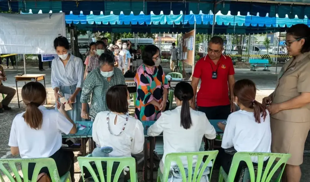 Thailand General Election Thaksin Shinawatra's Daughter Leads as Voters Seek Change