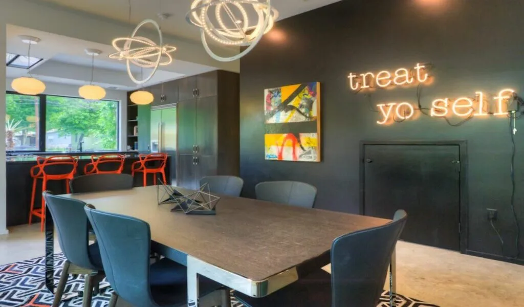 The Ultimate Guide to Selecting and Installing Neon Signs for Room Ambiance and Modern Home Decor