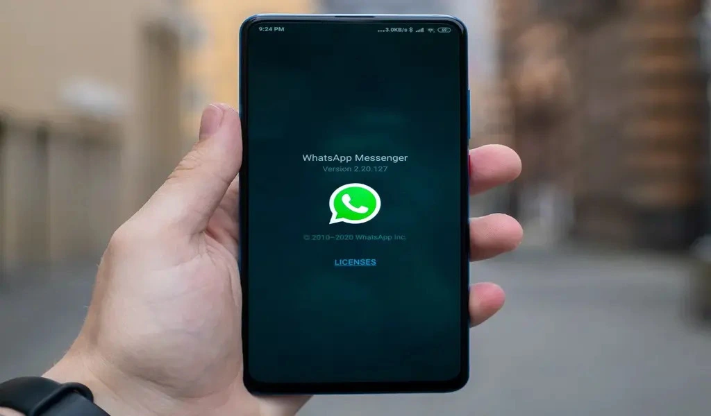 WhatsApp App Becomes Smarter About Captions And Polls