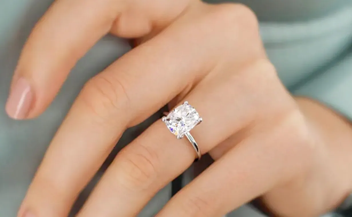 The Dazzling World of Luxus Moissanite Jewelry