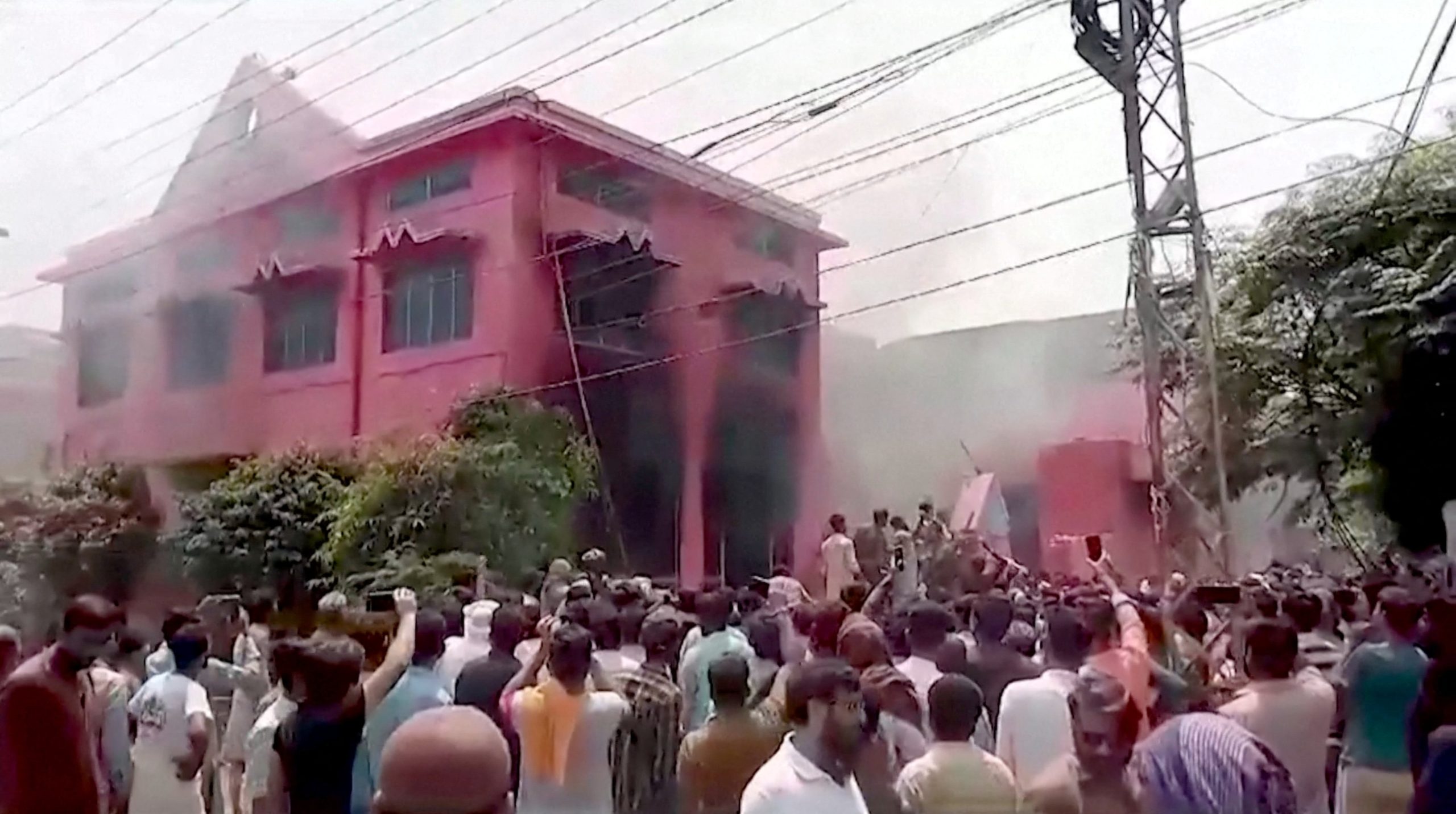 Over 100 Arrested in Pakistan after Churches Burned