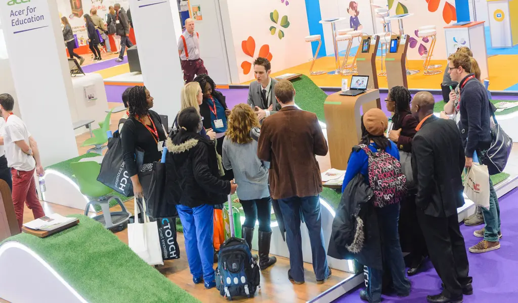 Selecting the Right Magician for a Trade Show Exhibition