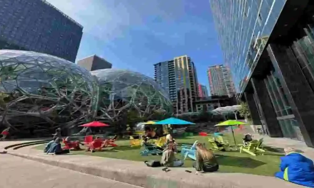 In Q2 Amazon's Revenue Topped Astimates With $134.4B, Rising 7%