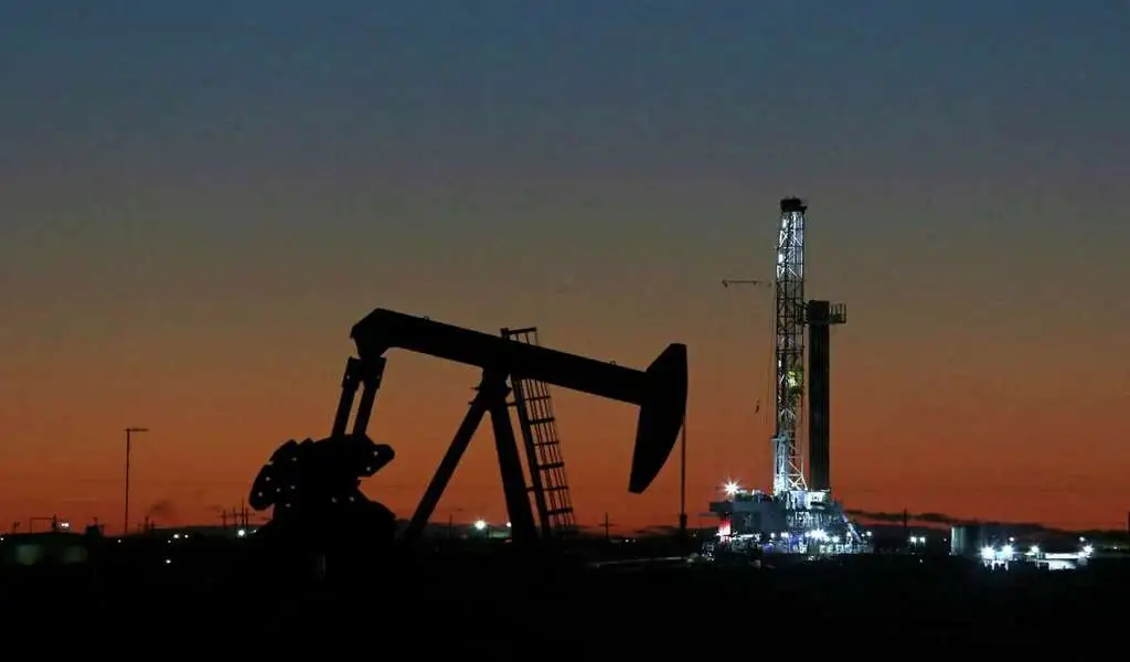 Environmental Considerations in Oil Trading: Sustainability and Responsibility