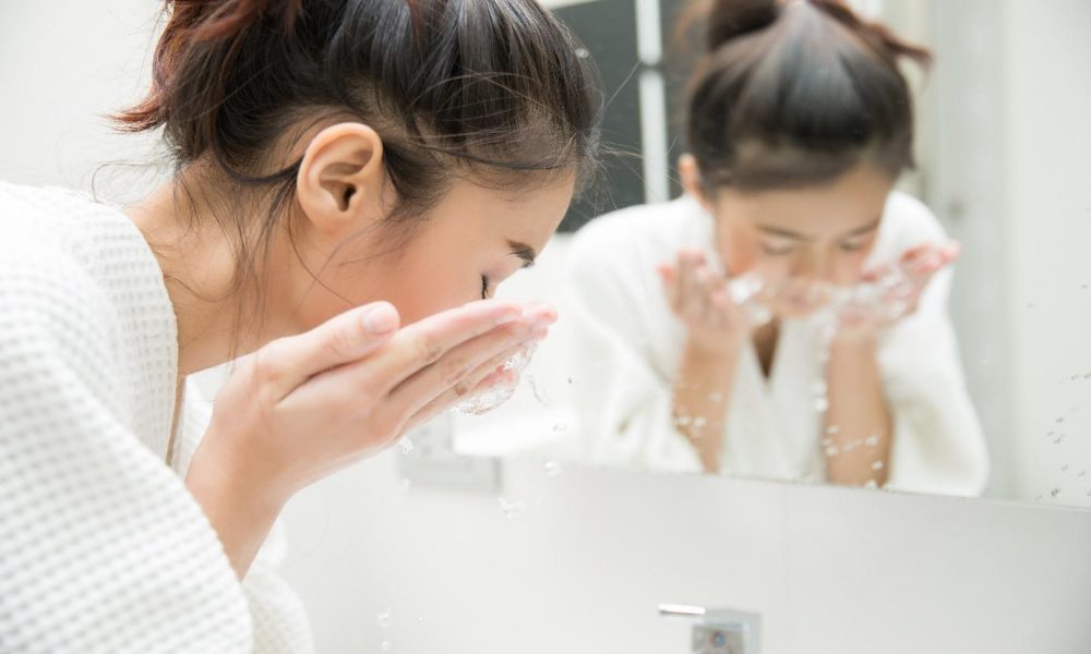 How to Shortlist a Toxin-free Face Wash for Dry Skin