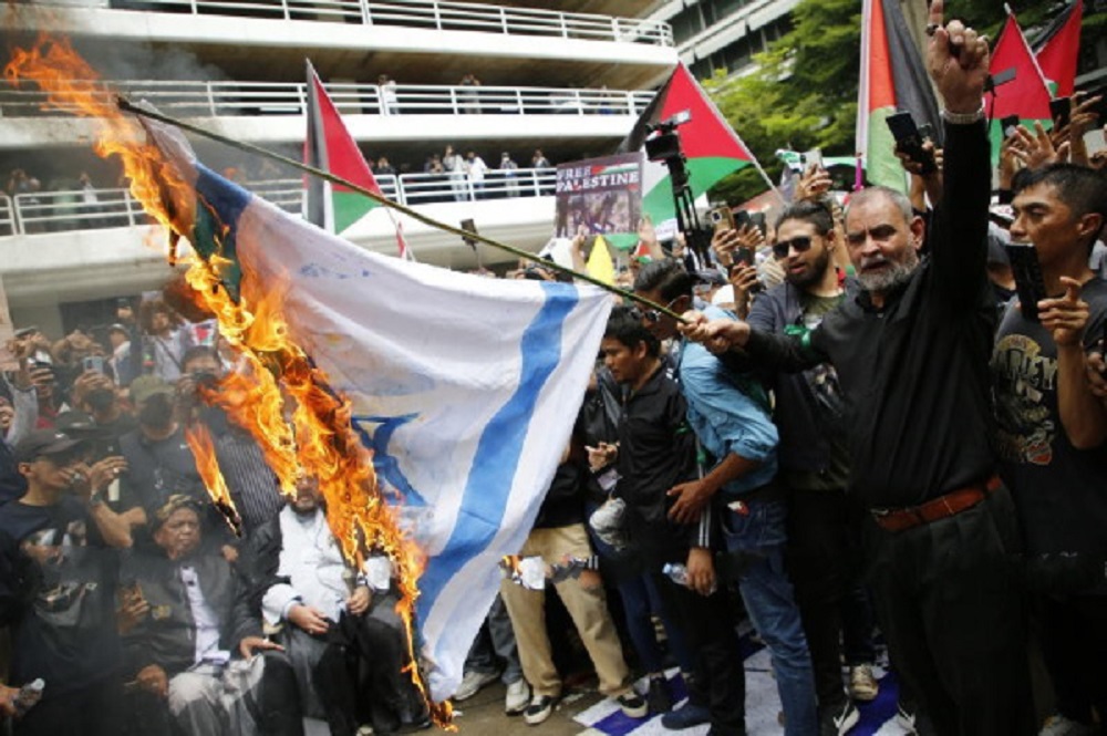 Muslims Protest at Israeli Embassy in Bangkok