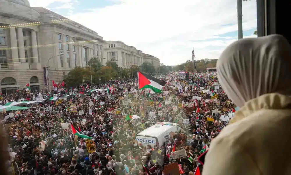 Protests Against The US And Israel Are Being Held Across Iran By Thousands