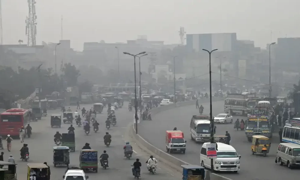 Heavy Smog in Eastern Pakistan Makes Thousands Sick, Forcing Schools, Markets, And Parks to Close