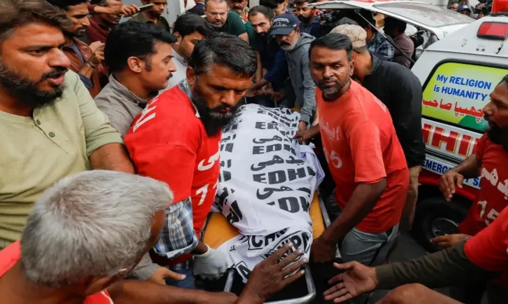 Pakistan A Shopping Mall Fire in Karachi has Left at least 11 People Dead