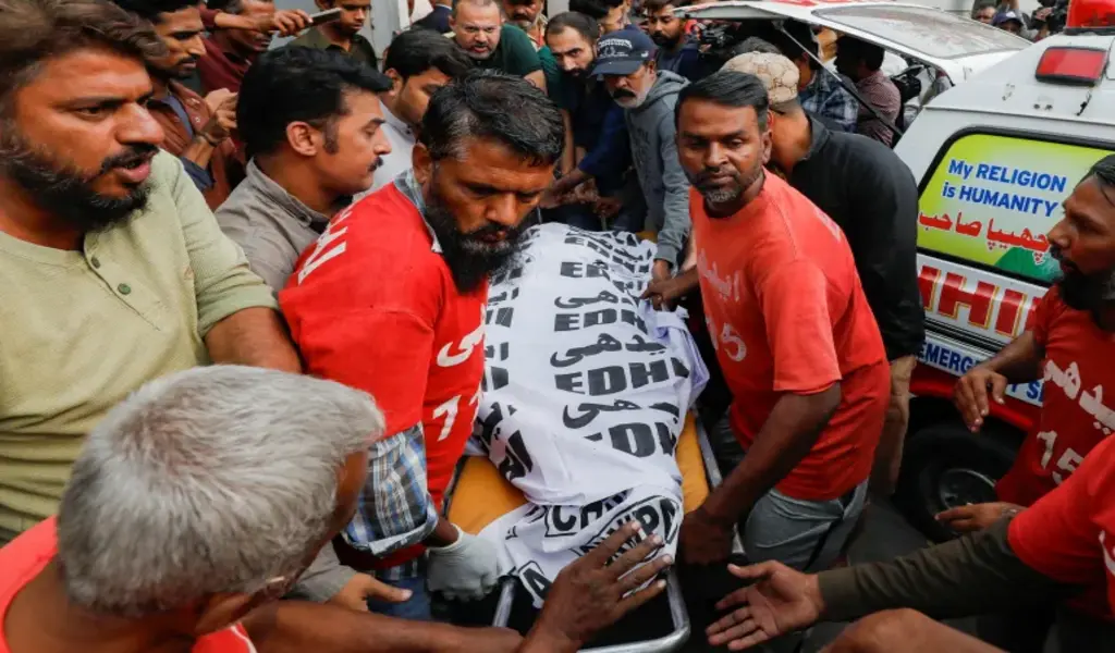 Pakistan A Shopping Mall Fire in Karachi has Left at least 11 People Dead