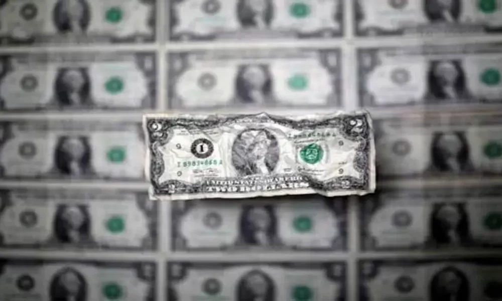 The Dollar Declines Against The Yen But Recovers Against The Euro.