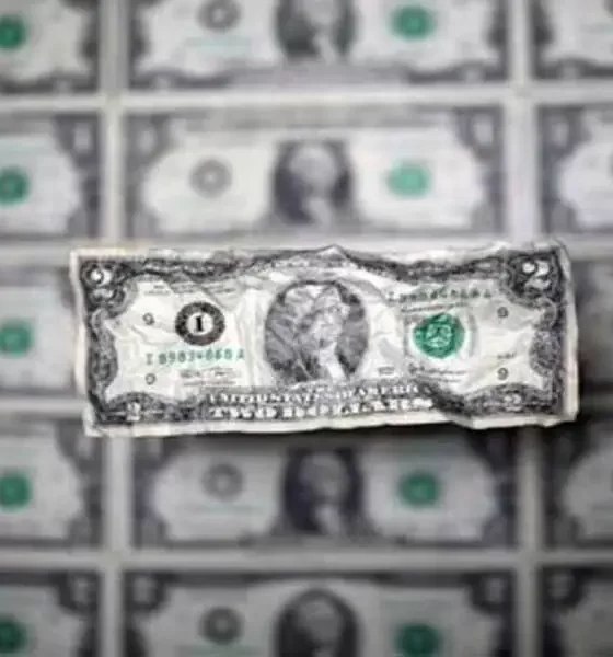 The Dollar Declines Against The Yen But Recovers Against The Euro.
