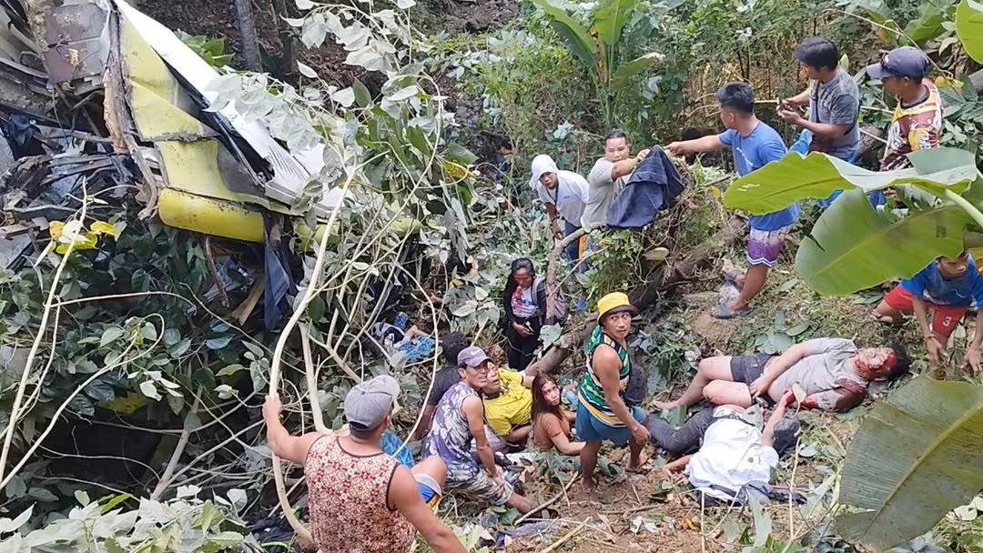 Bus Crash in Antique Philippines Leaves 17 Dead