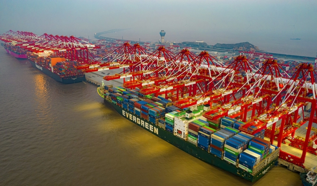 China's Resilient Sea Trade Growth Amid Economic Challenges