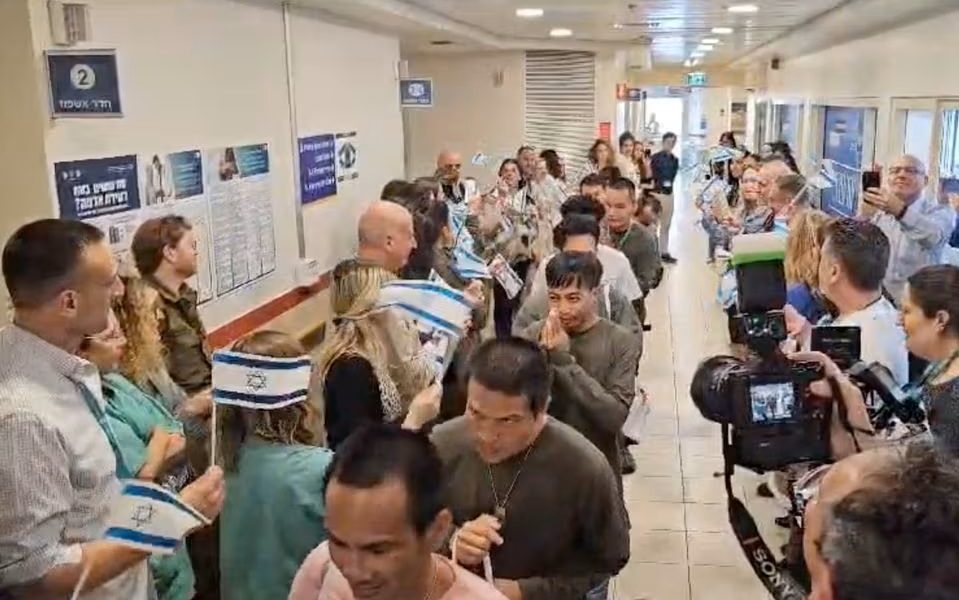 Hamas hostages return to Thailand