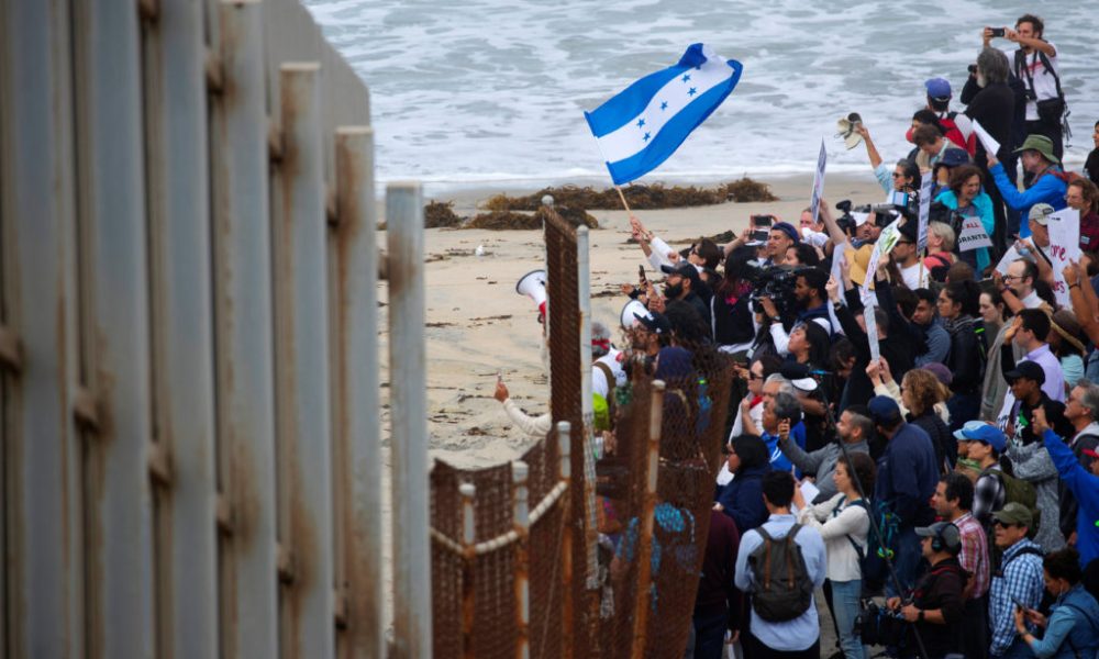 Thousands of Migrants Spend Christmas at the US Southern Border