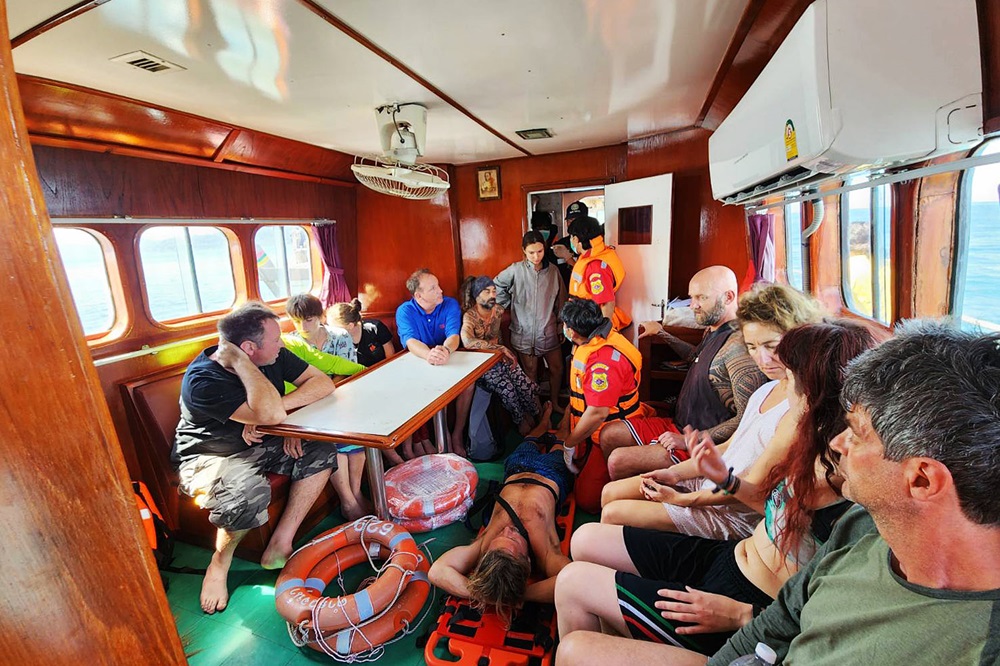 Thai Navy Searches for 2 Missing Passengers of Dive Boat
