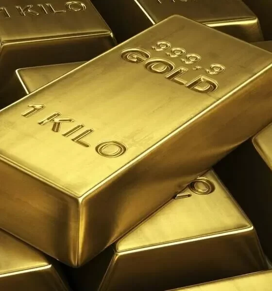 Dollar Firms, Gold Slips On US Inflation Data