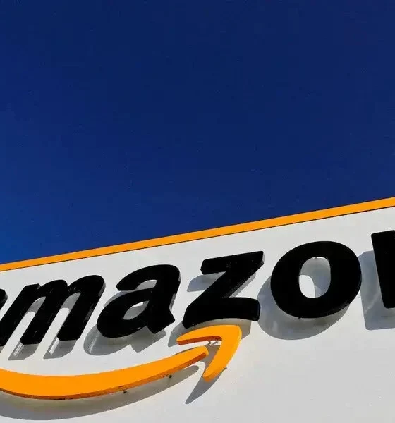 Video On Amazon Complaining About Lifting Heavy Boxes