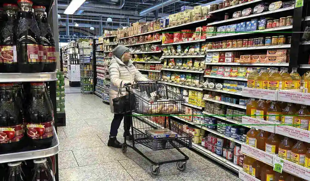Slowing Inflation And Rising Wages Improve Americans' Economic Outlook