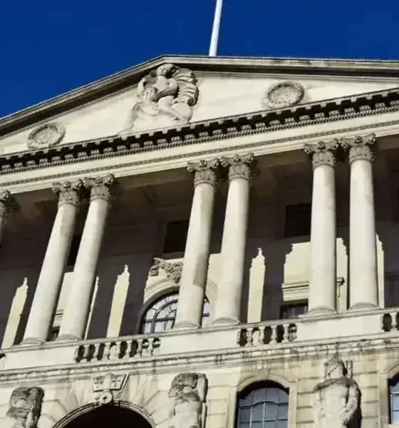 Bank Says Inflation-Fighting Workers Must Accept Lower Pay