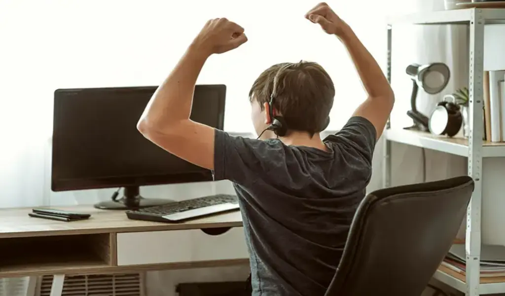 Beyond Entertainment: Color Prediction Games as Behavioral Studies