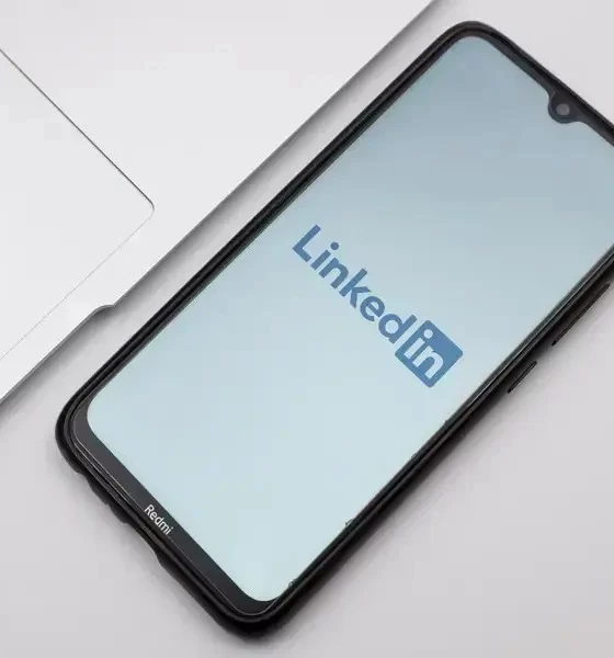 LinkedIn's New Feature Encourages Users To Connect With Their Networks