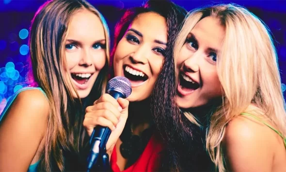 Karaoke Bar Etiquette: 5 Things You Should Do to Perform Without Annoying Anyone