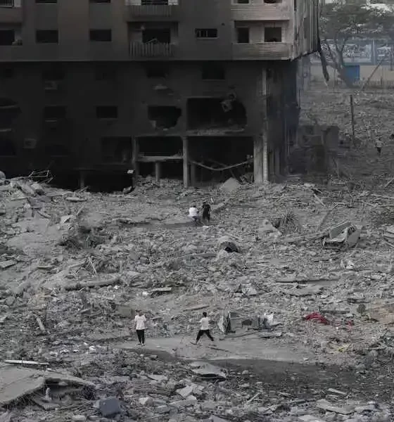 In Gaza's Rafah, Israel Intensifies Its Strikes, Killing a Large Family