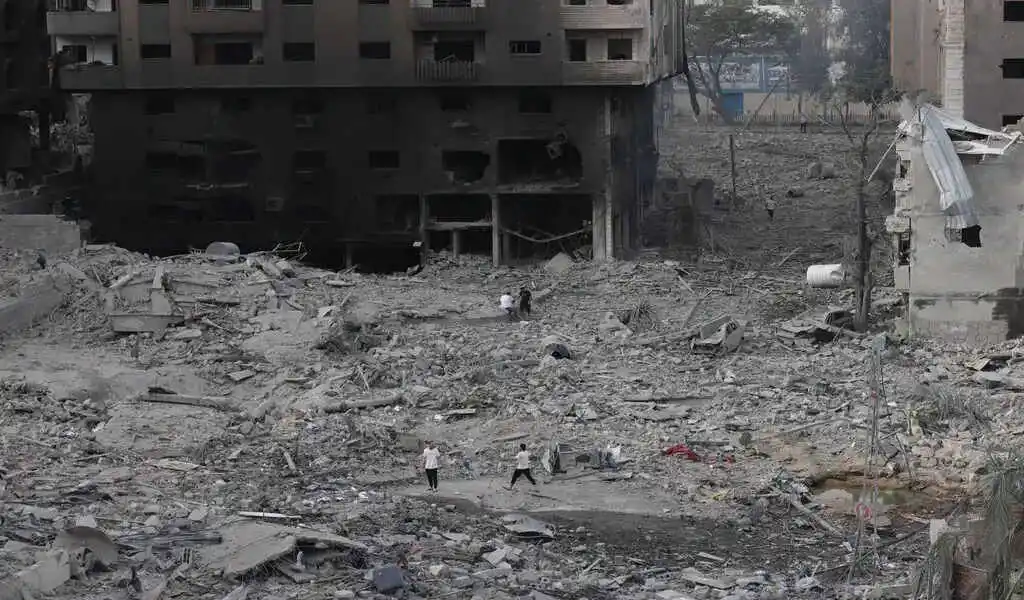 In Gaza's Rafah, Israel Intensifies Its Strikes, Killing a Large Family