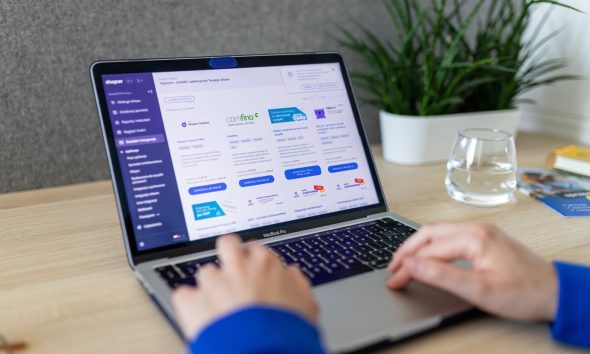 How UX/UI Prototyping and Graphic Design Enhance Your E-commerce Website?