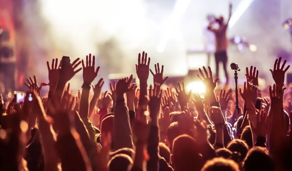 Showbizztoday.com: Celebrity Gossip, Music and Fashion