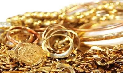 Gold Falls Below Record Highs After Dollar Yields Rise