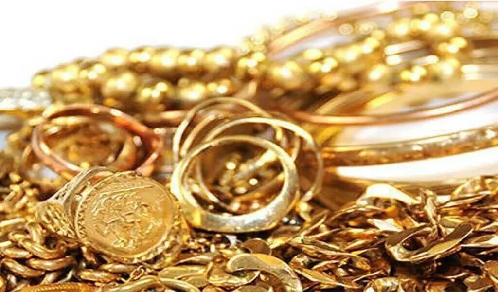 Gold Falls Below Record Highs After Dollar Yields Rise
