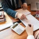 4 Benefits of Becoming a Sales Rep