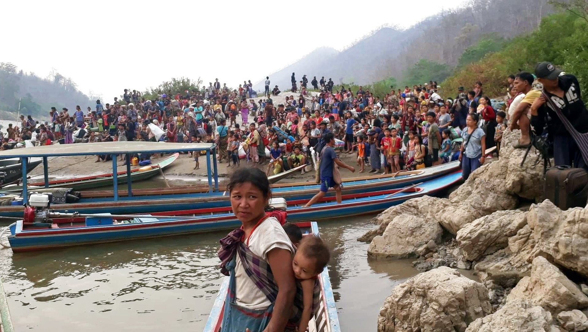 Myawaddy Myanmar Residents Flee as Rebel Forces Take Out Junta