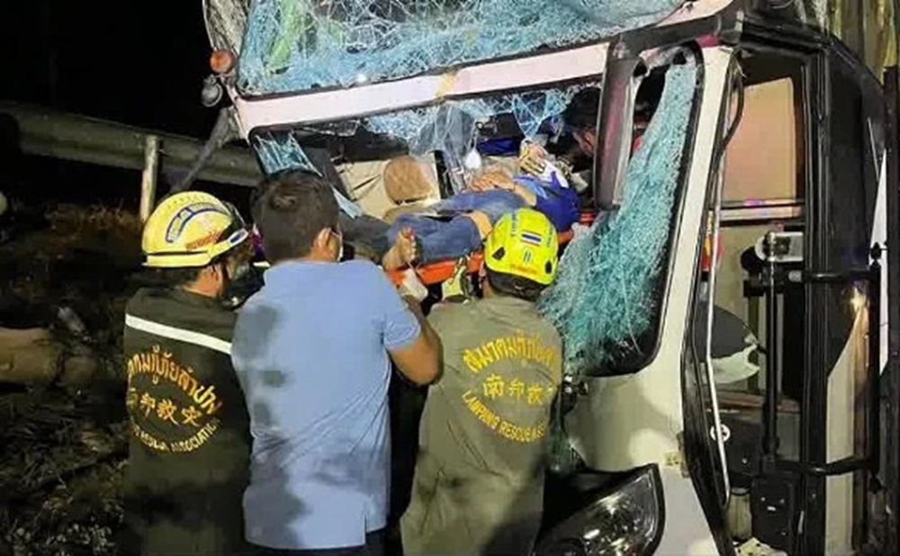 Tour Bus Crashes in Northern Thailand, Driver Killed, 29 Injured